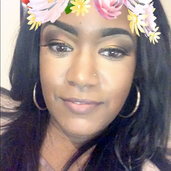 Meet your Posher, Etoya - Picture 4 of 8